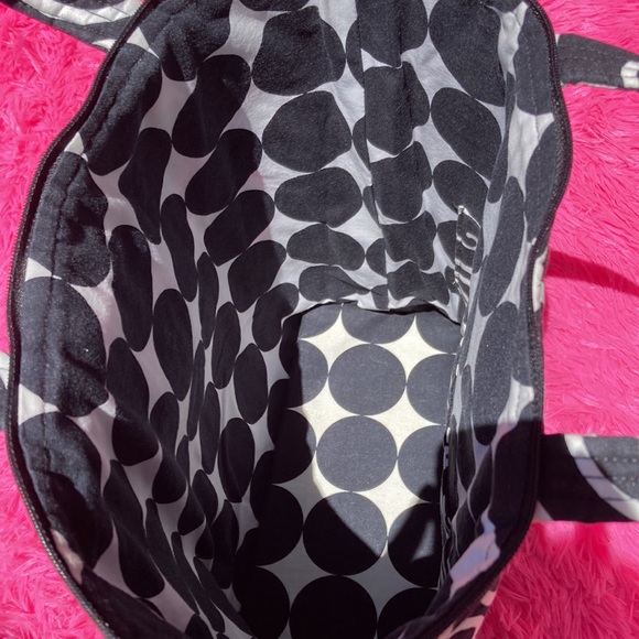 Cheerful funky quilted zipper tote red/black/white w/bow. - Picture 6 of 8